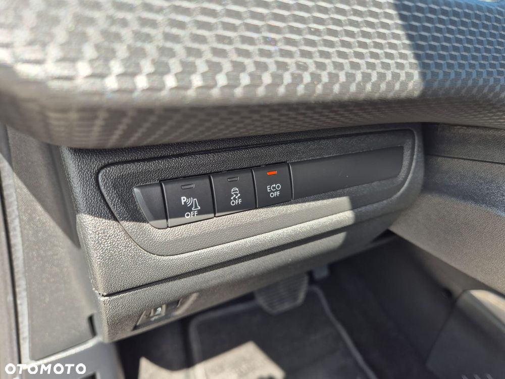 Peugeot 2008 1.2 Pure Tech GPF Allure S&S EAT6 - 17