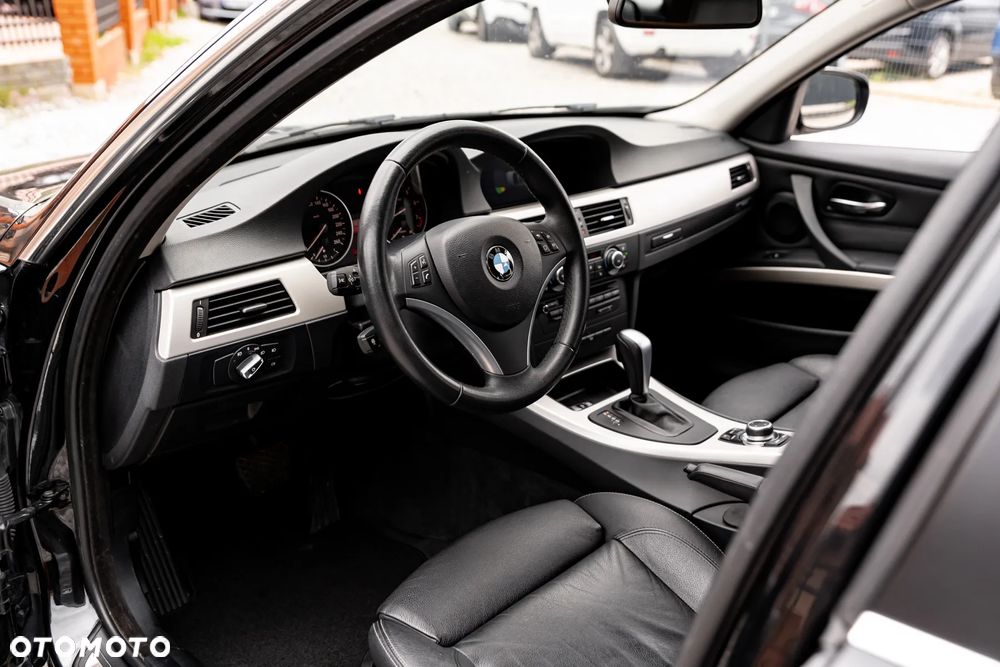 BMW Seria 3 325i xDrive Edition Exclusive - 16