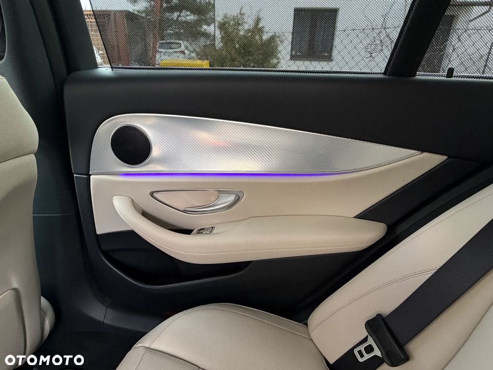 Mercedes-Benz Klasa E 220 d 4-Matic 9G-TRONIC - 32