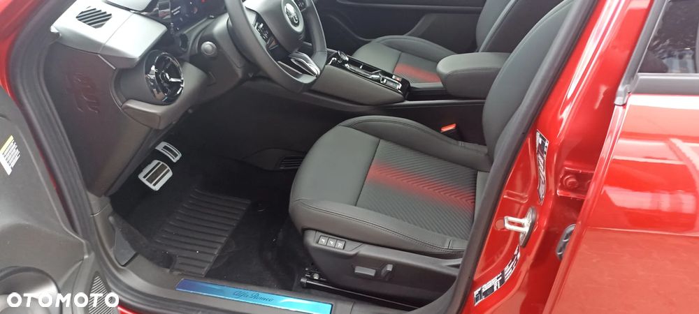 Alfa Romeo Junior 1.2 mHEV Ti eDCT - 6