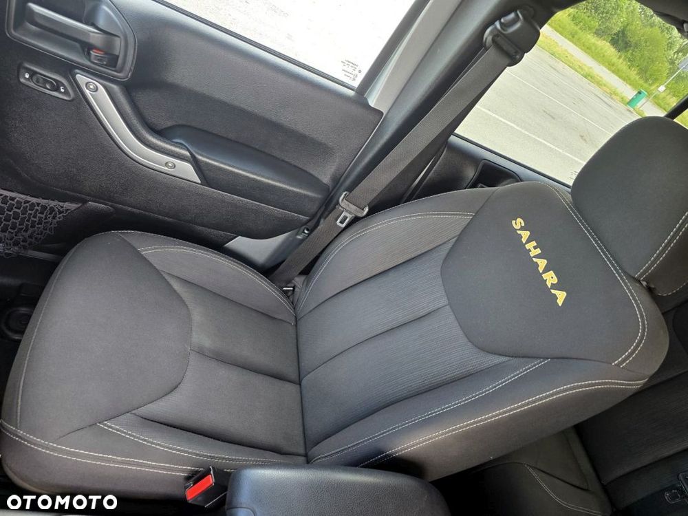 Jeep Wrangler 3.6 Unlim Sahara - 38