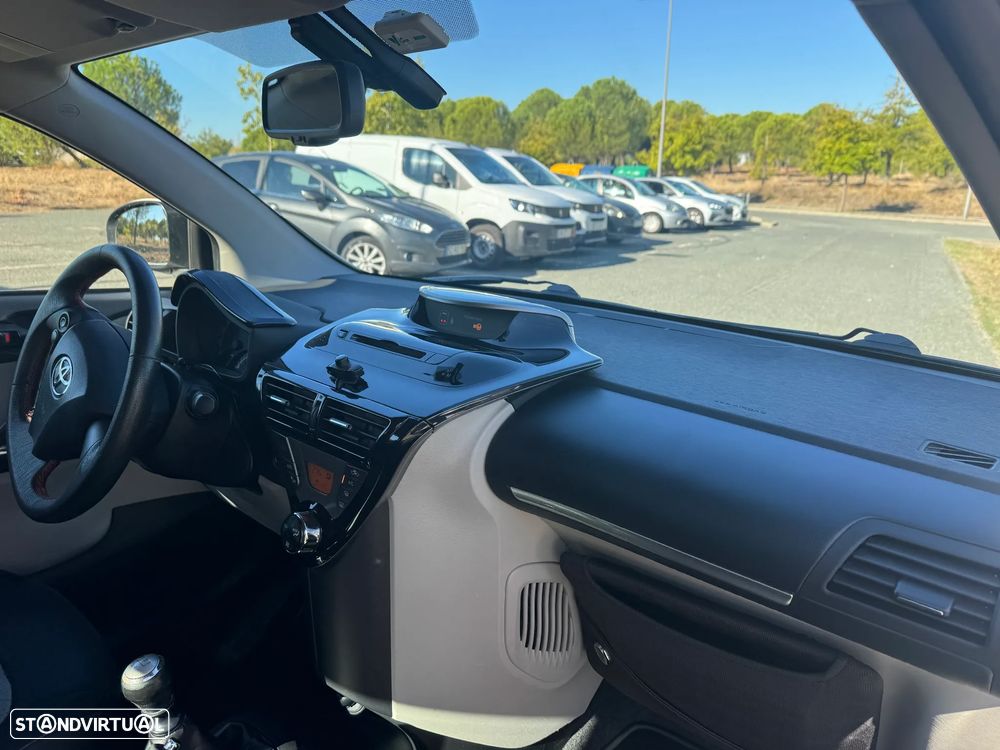 Toyota iQ - 19