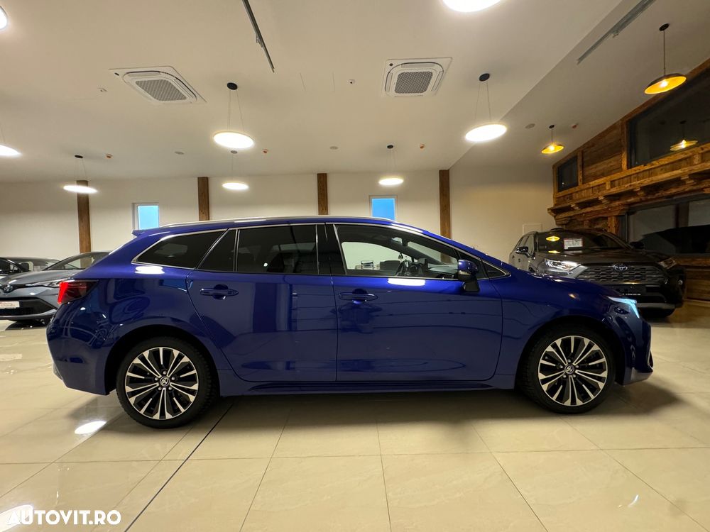 Toyota Corolla 1.8 Hybrid Team Deutschland - 5