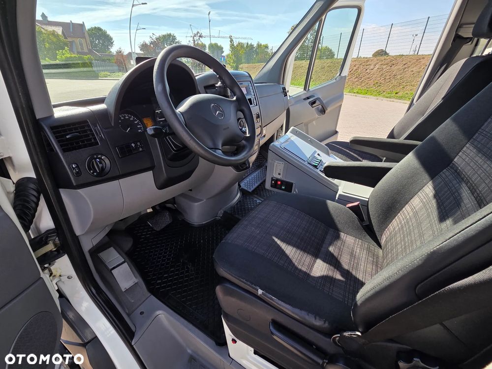 Mercedes-Benz Sprinter - 25