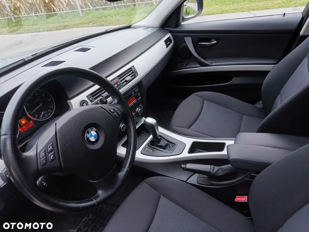 BMW Seria 3 318i - 14