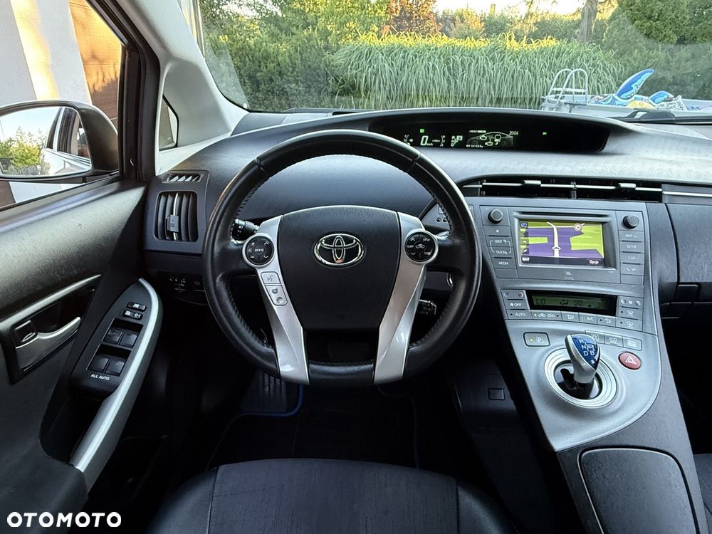 Toyota Prius (Hybrid) Executive - 22