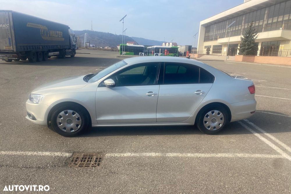 Volkswagen Jetta - 8