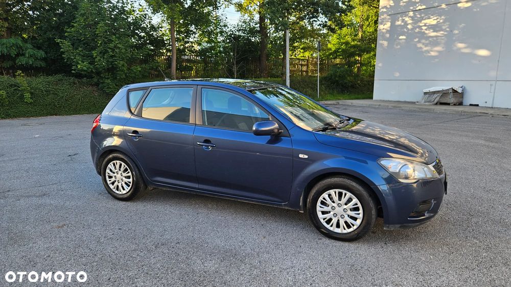 Kia Ceed - 9