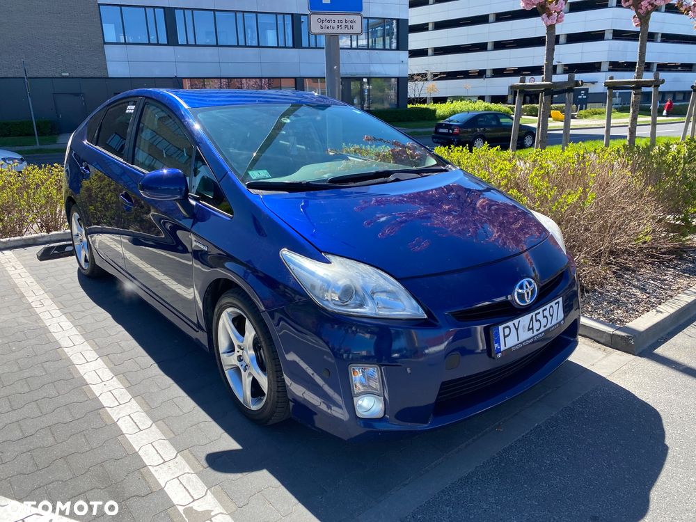Toyota Prius (Hybrid) - 4