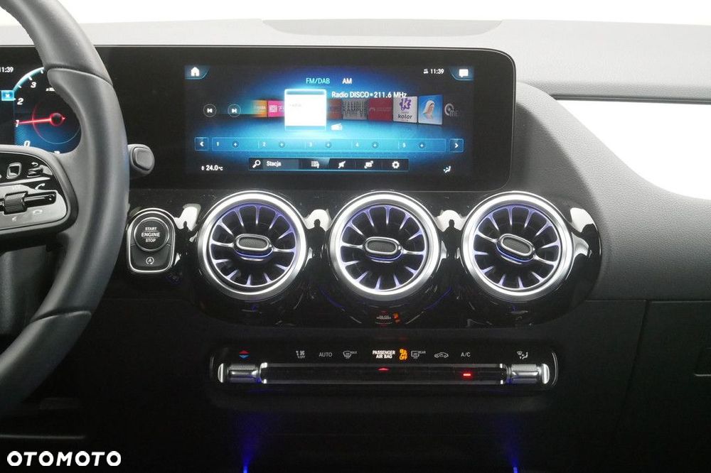 Mercedes-Benz GLA - 10