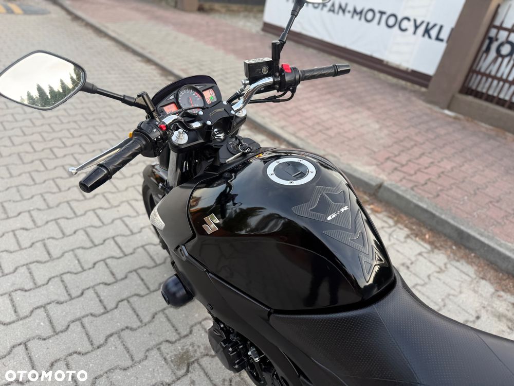 Suzuki GSR - 25