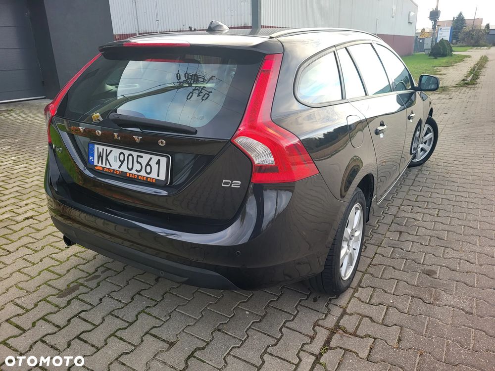 Volvo V60 D2 Momentum - 24