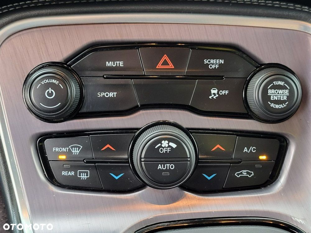 Dodge Challenger - 31