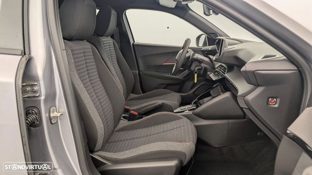 Peugeot 2008 1.2 PureTech Allure Pack EAT8 - 17