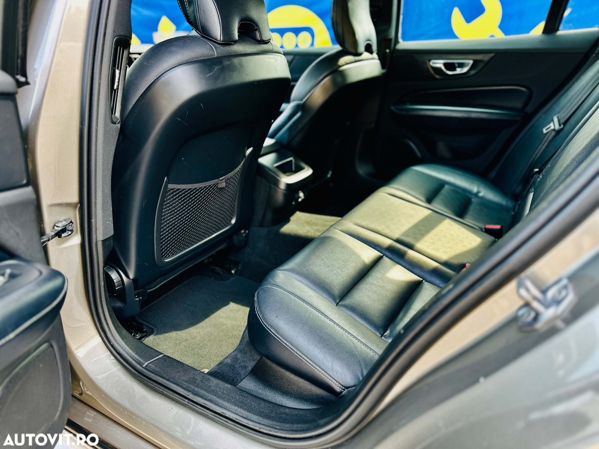 Volvo V60 T5 Geartronic Momentum - 37