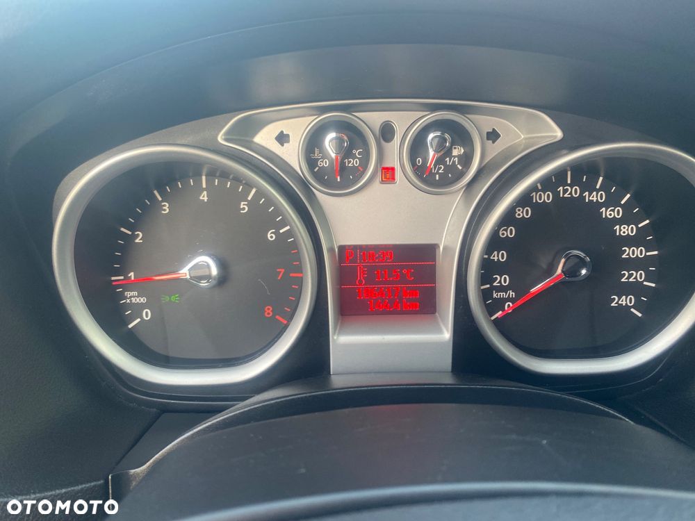 Ford Focus 1.6 Ghia - 12