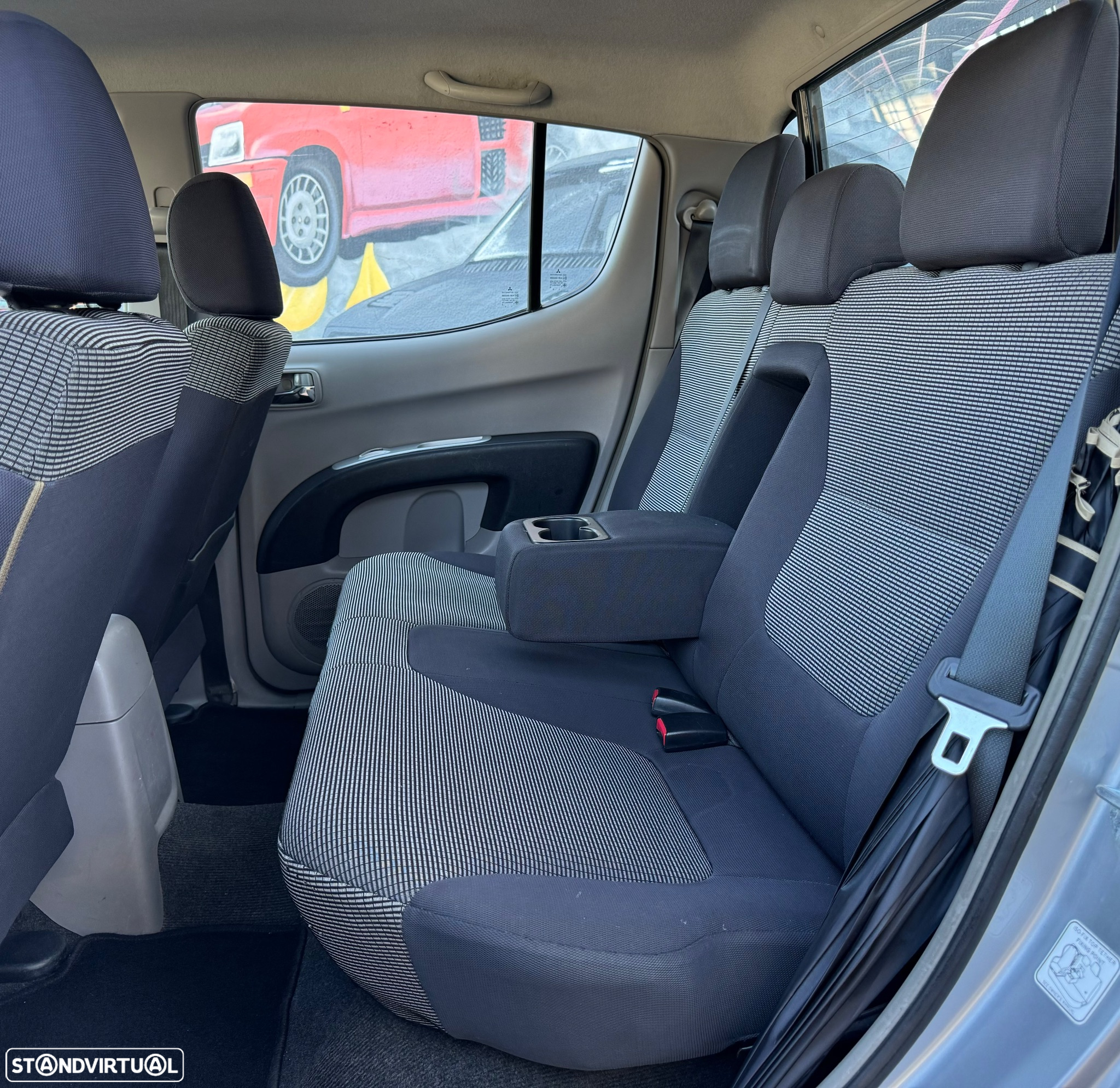 Mitsubishi L200 2.5 DI-D CD Invite AC 4WD - 10