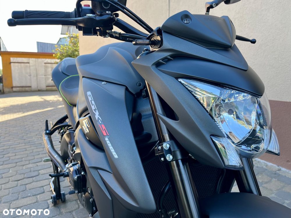 Suzuki GSX - 12