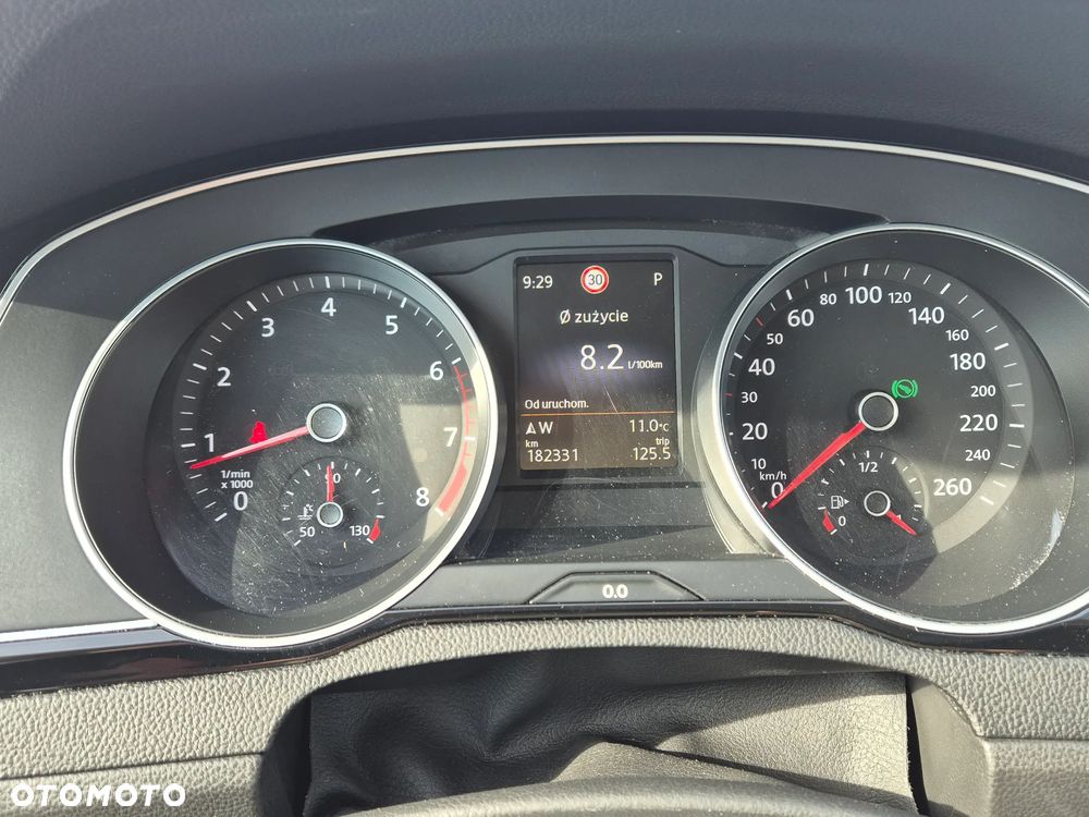 Volkswagen Passat - 14