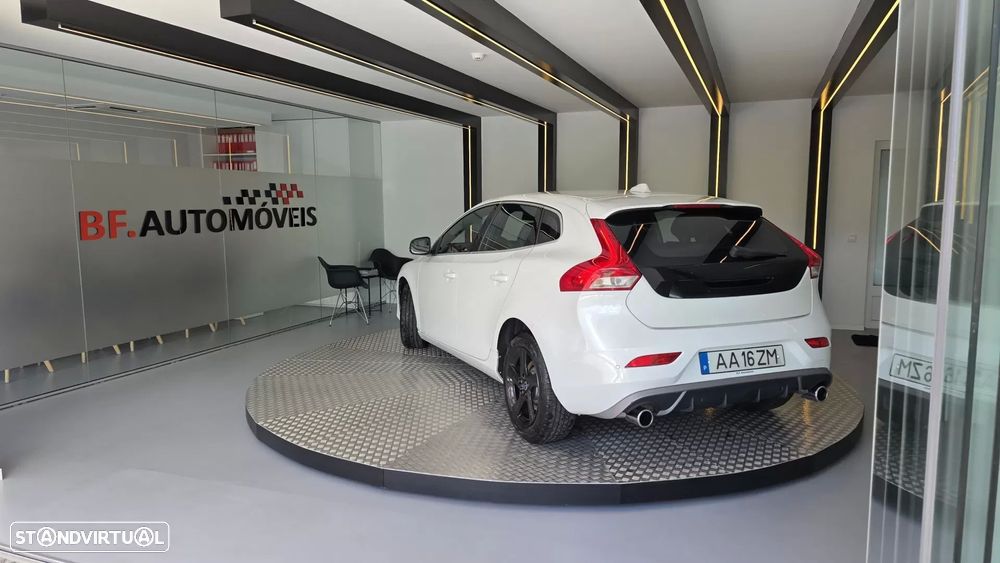 Volvo V40 2.0 D2 R-Design - 3