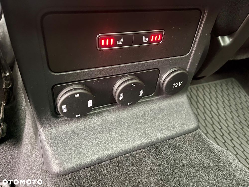 Jaguar F-Pace 25t AWD Portfolio - 38