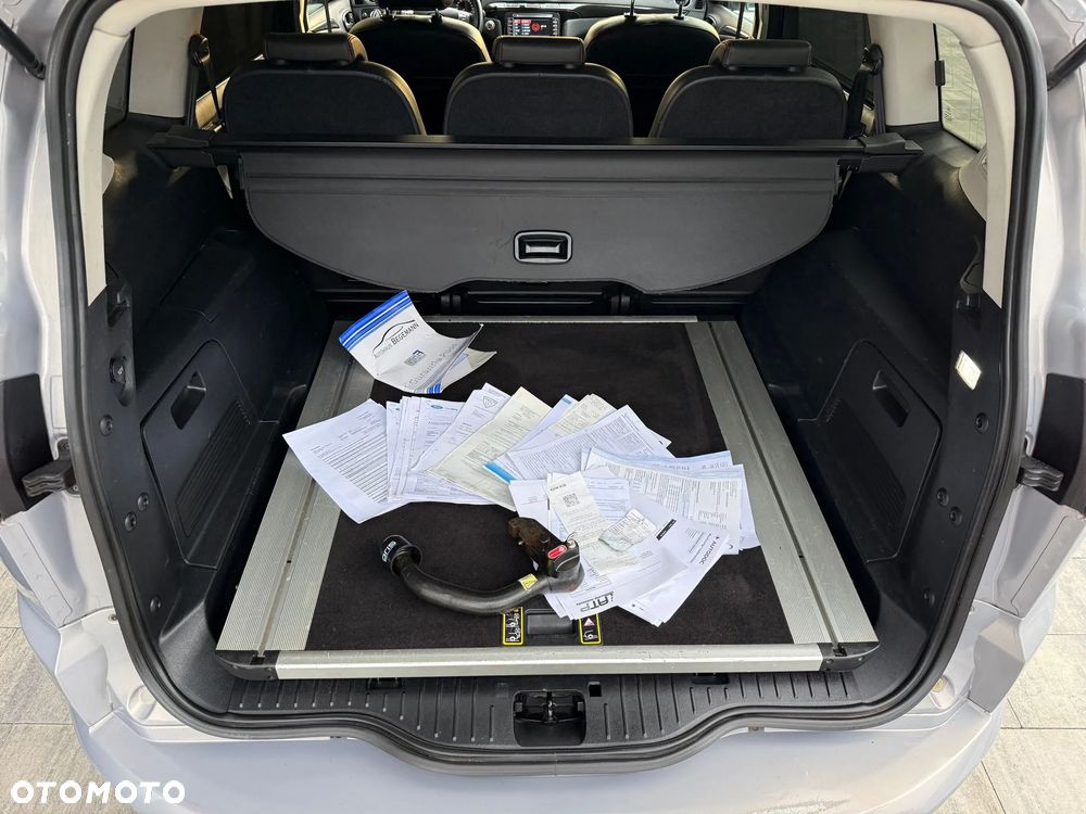 Ford S-Max - 11