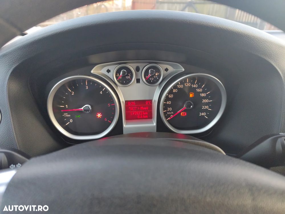 Ford Focus 1.6 TDCI Ambiente - 9