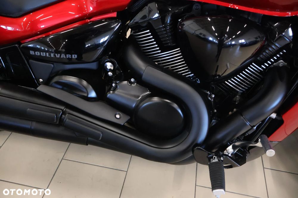 Suzuki Intruder - 13