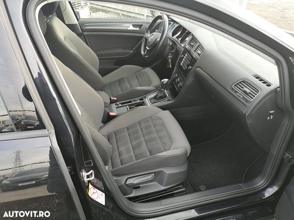Volkswagen Golf - 24