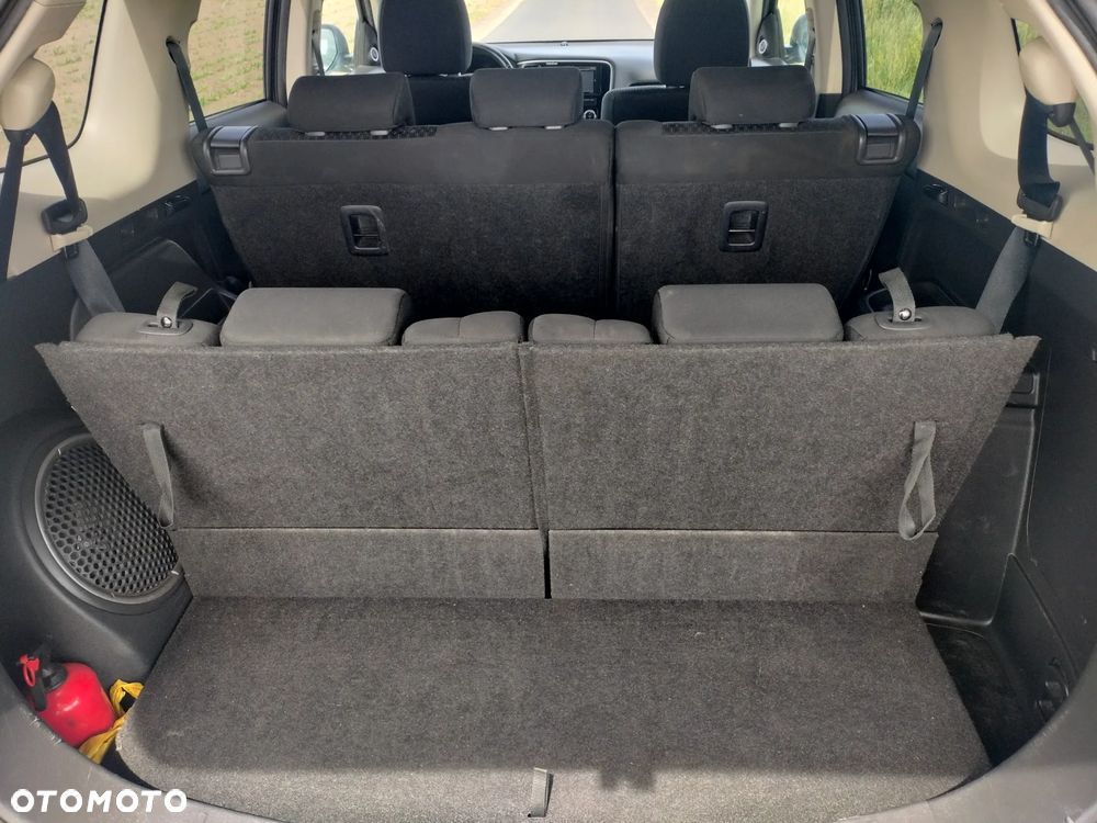 Mitsubishi Outlander 2.2 DI-D 4WD Intense - 23