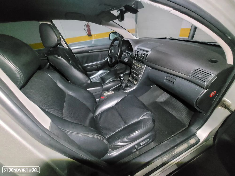 Toyota Avensis SW 2.2 D-4D Sol C/GPS - 1