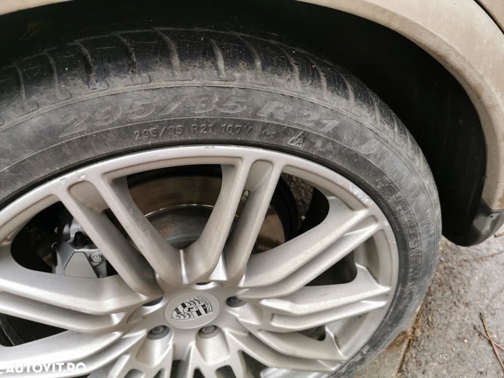 Porsche Cayenne 4.2 L S - 5