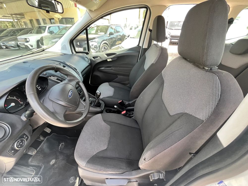 Ford Tourneo Courier 1.0 EcoBoost Ambiente - 9