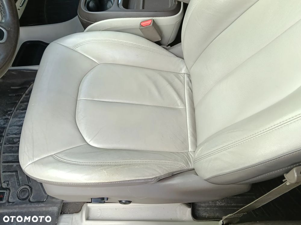 Chrysler Pacifica - 17