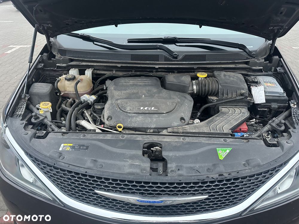 Chrysler Pacifica - 10