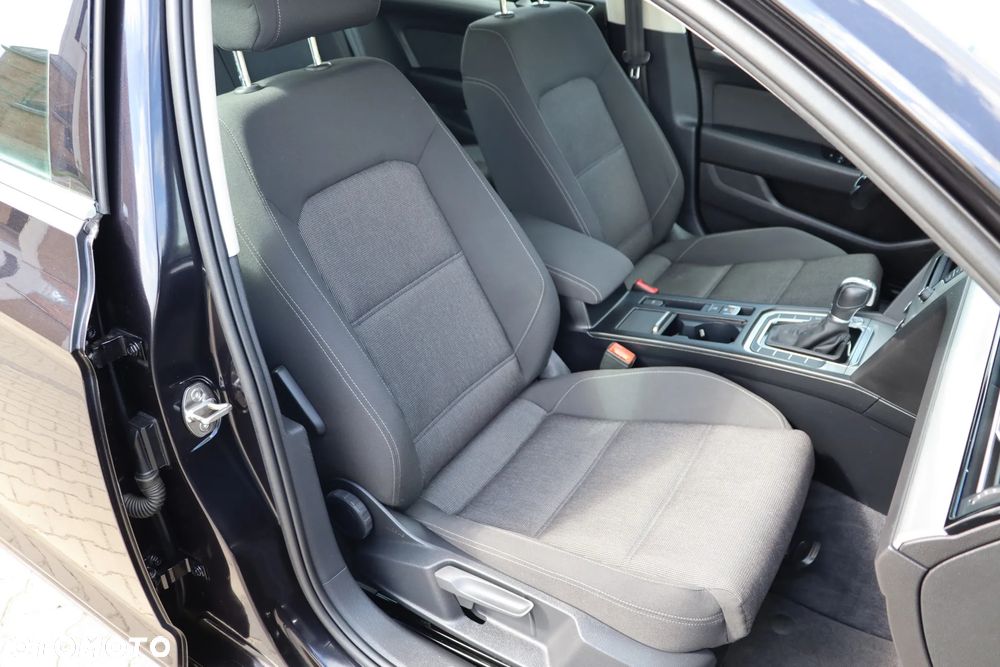 Volkswagen Passat Variant ver-variant-2-0-tdi-scr-dsg-comfortline - 30
