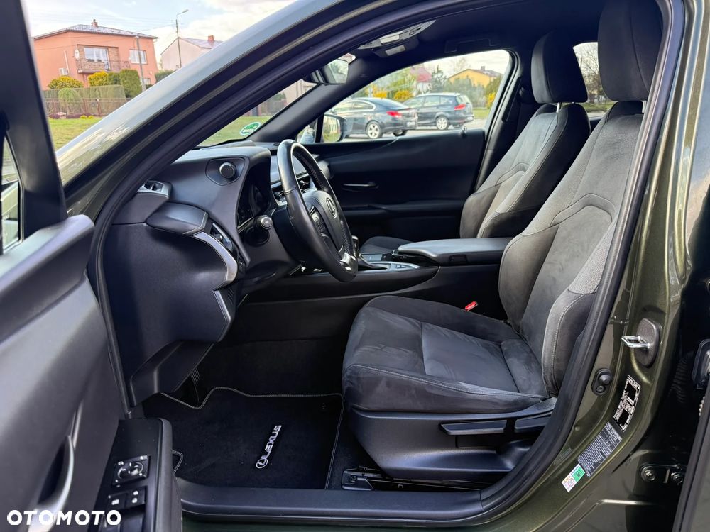 Lexus UX 250h F Sport 2WD - 33