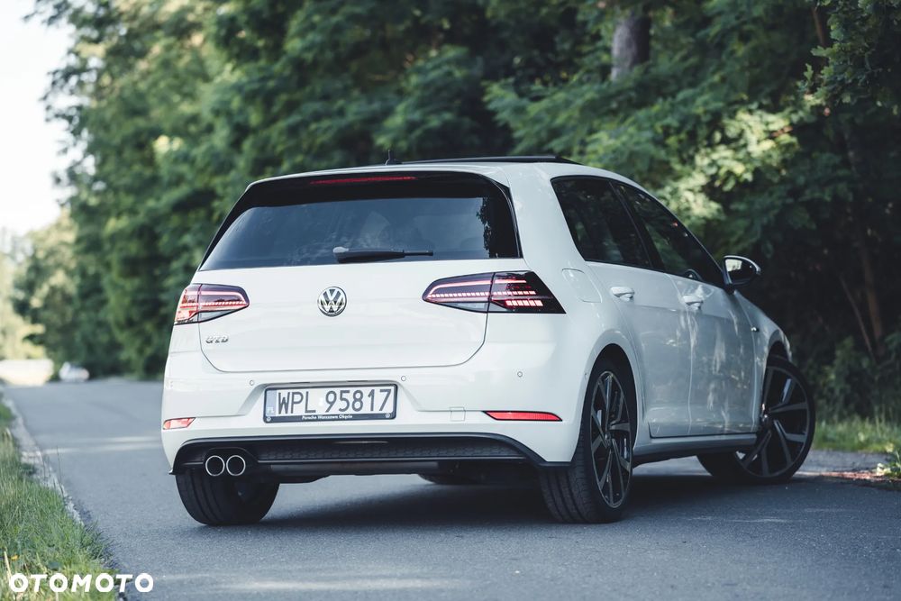 Volkswagen Golf - 10