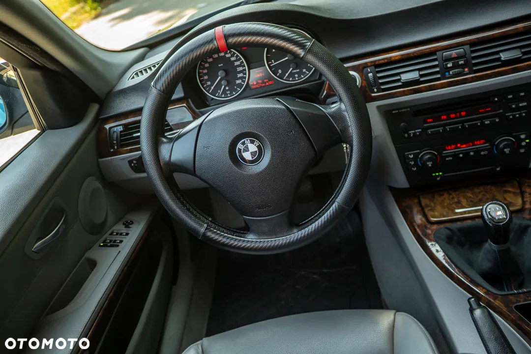 BMW Seria 3 320i - 30
