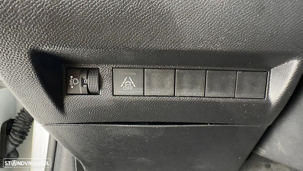 Peugeot e-208 50 kWh Active Pack - 28