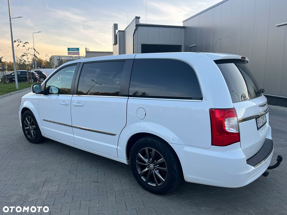 Chrysler Town & Country - 3