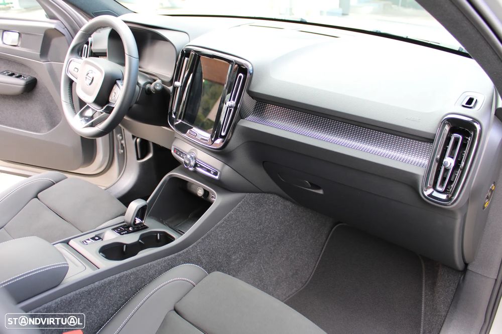 Volvo XC 40 1.5 T2 Plus Dark Auto - 35