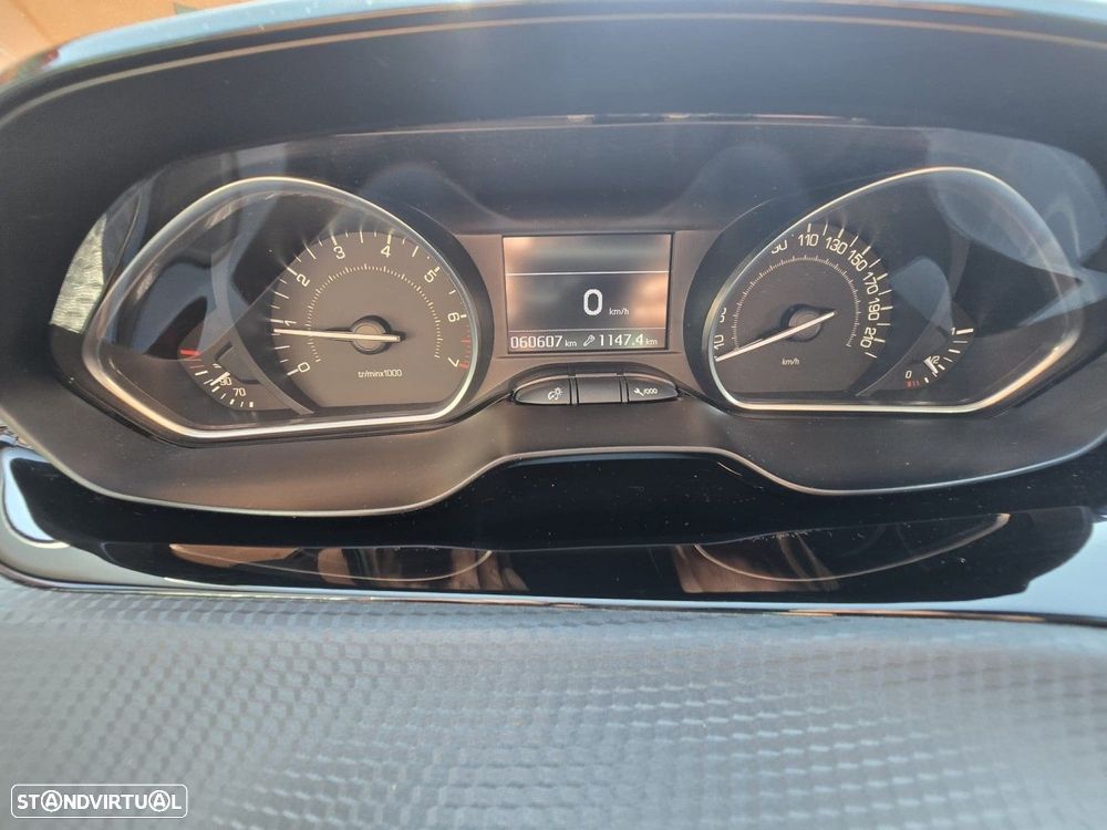 Peugeot 2008 1.2 PureTech Style - 21