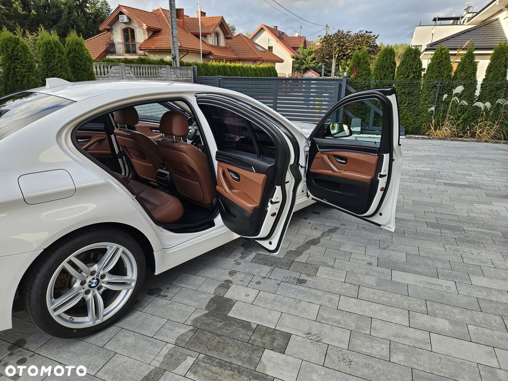 BMW Seria 5 520d xDrive - 16