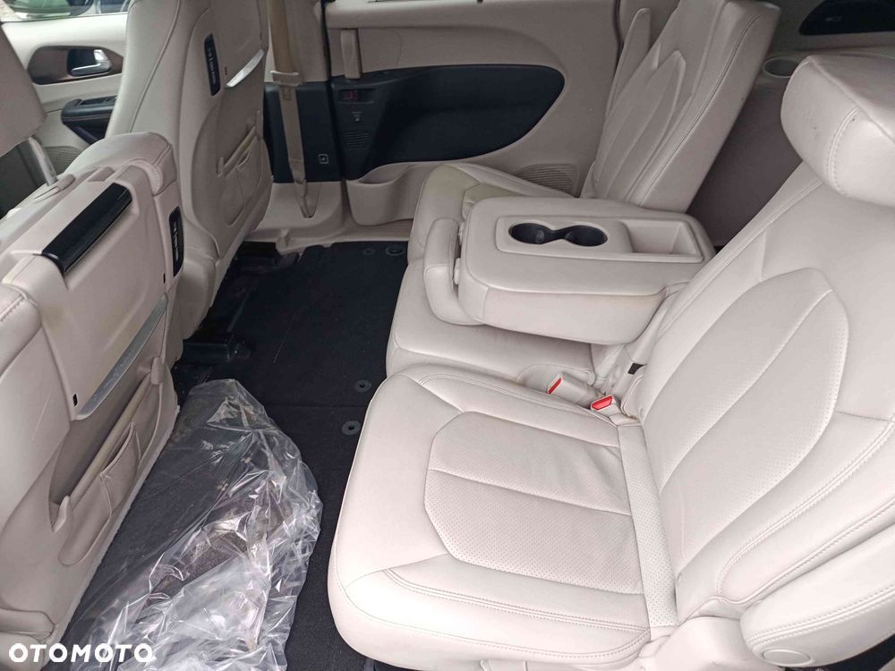 Chrysler Pacifica - 26