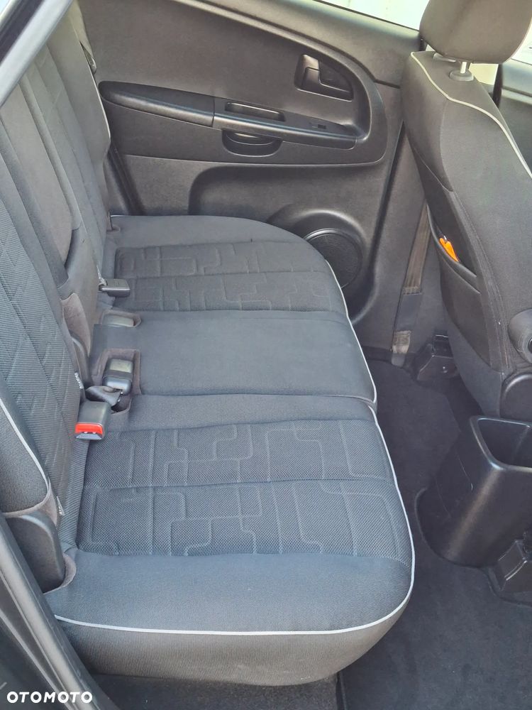 Kia Venga - 30