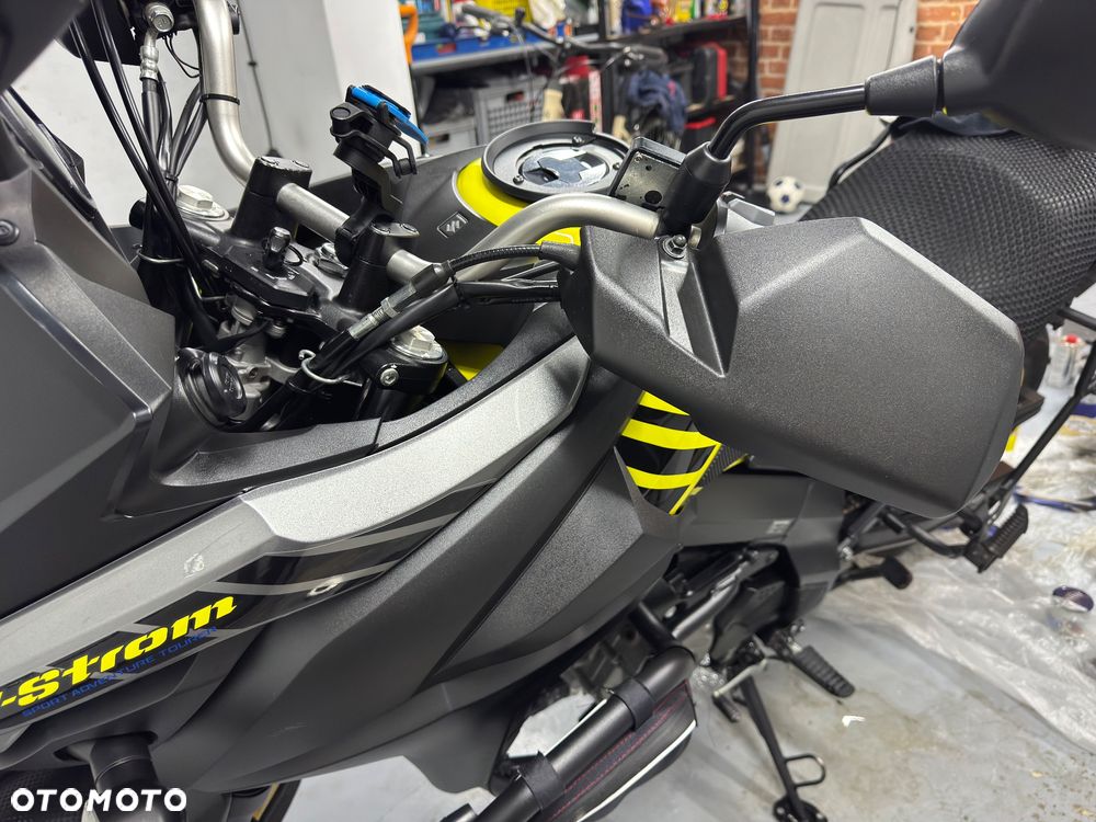 Suzuki V-STROM - 10