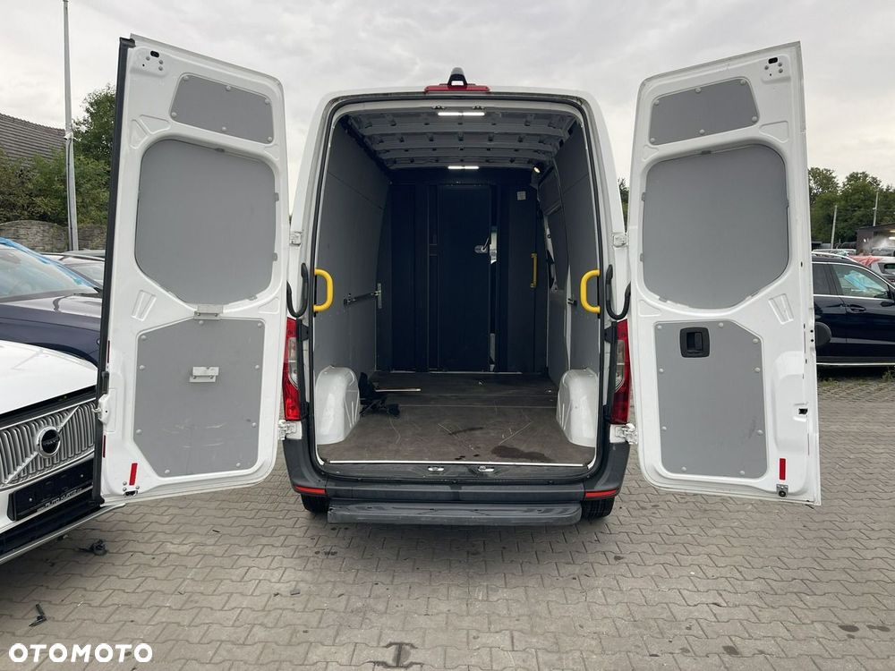 Mercedes-Benz Sprinter - 4