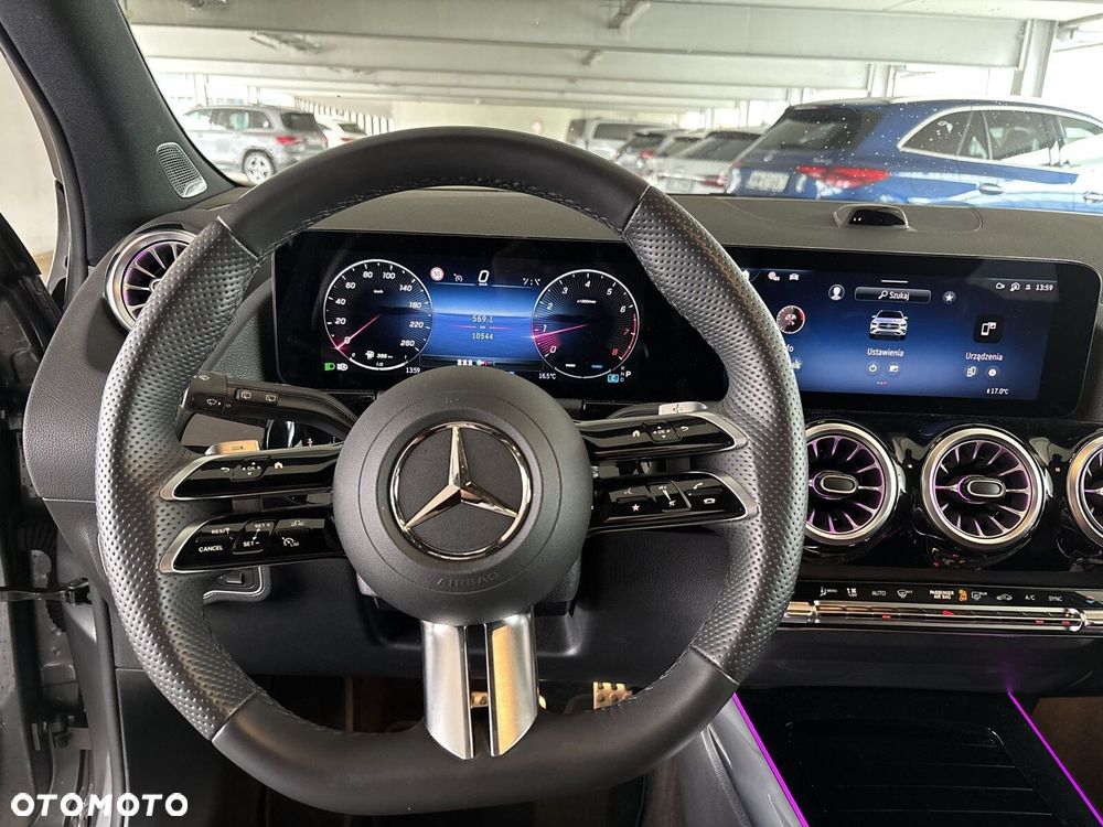 Mercedes-Benz GLA - 11