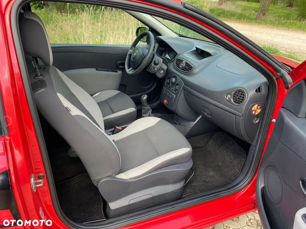 Renault Clio - 17